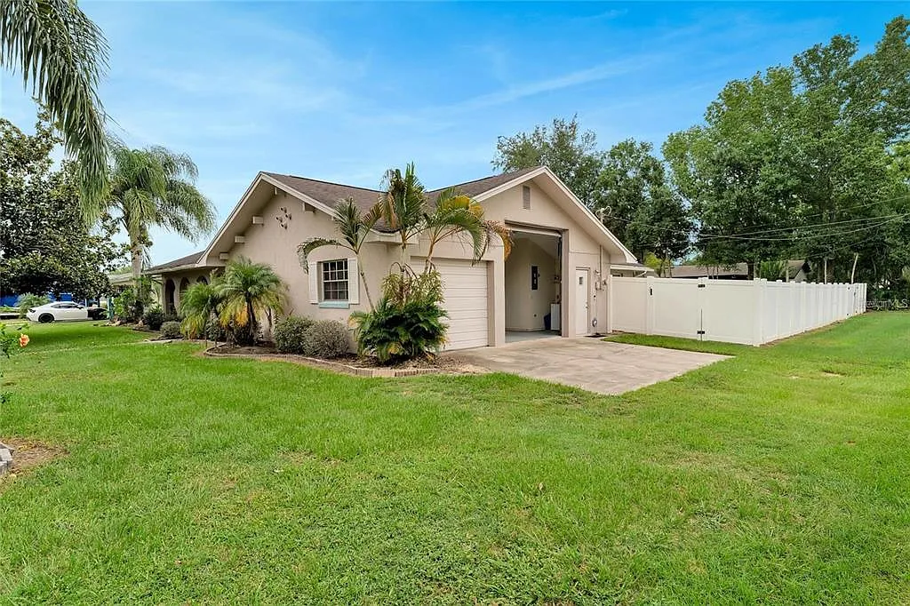 3 bed, 3.0 bath, 1863 sqft, $2,500 — Photo 1