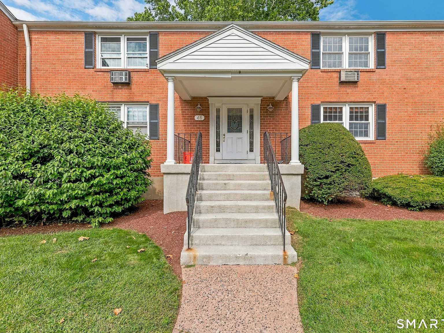 2 bed, 1.0 bath, 865 sqft, $2,000 — Photo 2