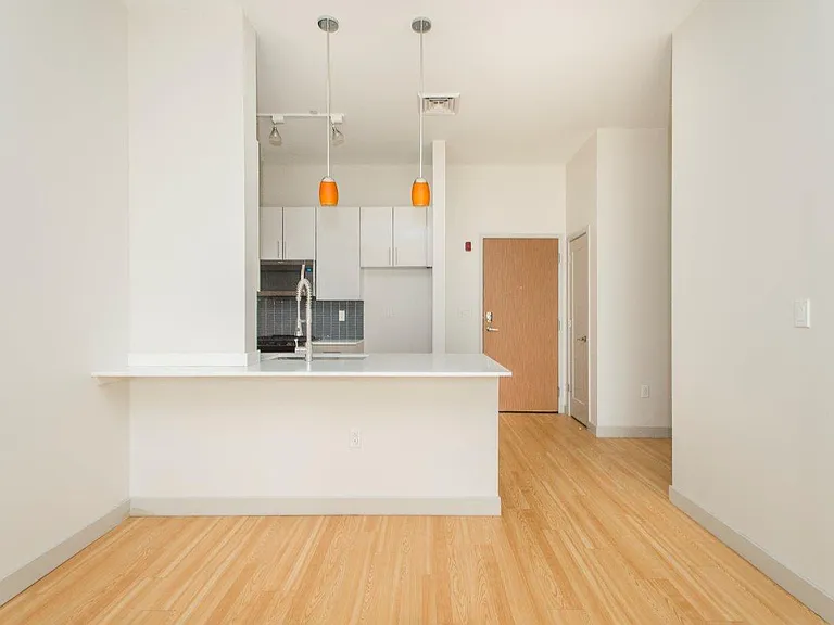 West Square Apartments — Photo 241