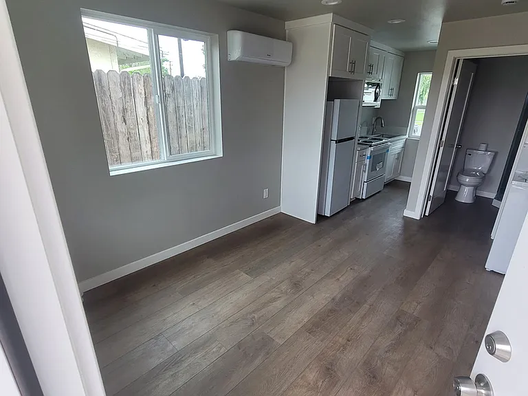 1328 Stevely Ave #A — Photo 4