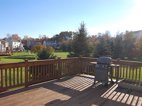 4th image of 412 Orchard Dr NE