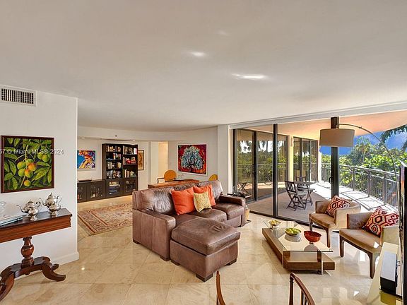 2nd image of 2843 S Bayshore Dr APT 4C