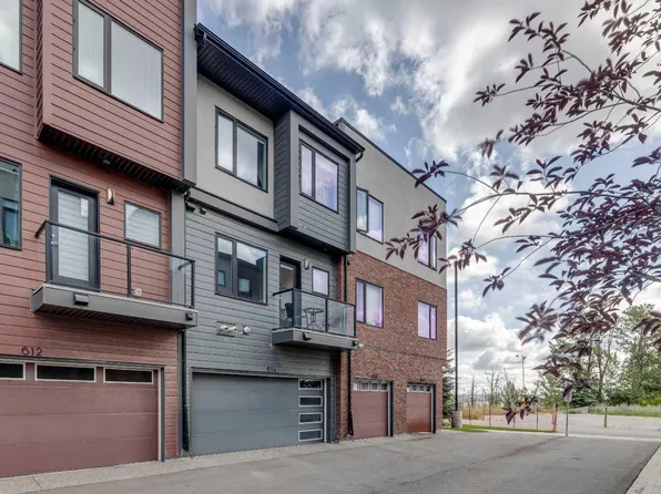 614 Greenbriar Cmn NW, Calgary, AB T3B 6J3