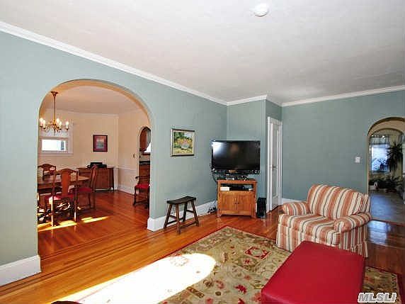 5th image of 106 Sherman Ave