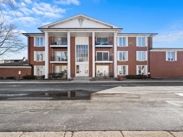 5721 Circle Dr APT 304, Oak Lawn, IL 60453