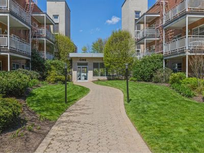 1 Wooleys Ln APT 2L, Great Neck, NY, 11023