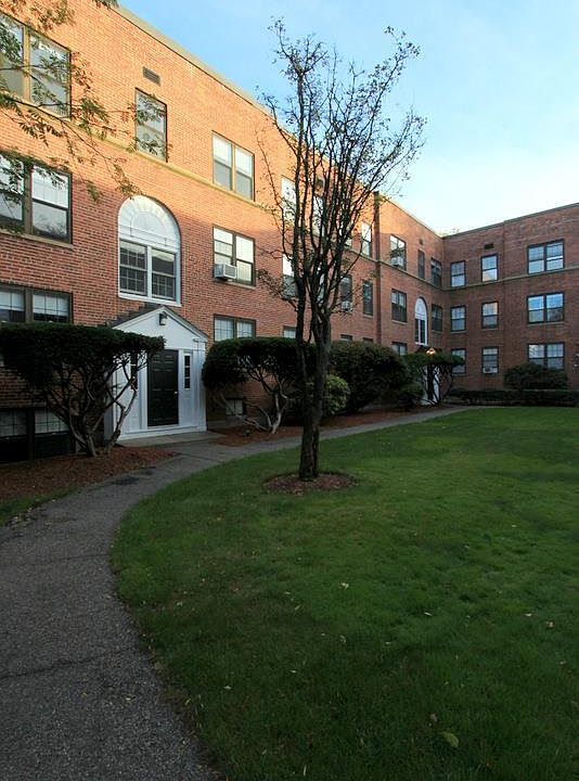 2nd image of 221 Harvard St #2S
