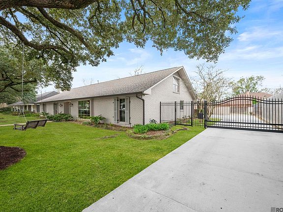 3rd image of 3744 Ridgetop Dr