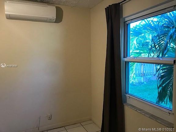 4th image of 2215 SW 47th St #2