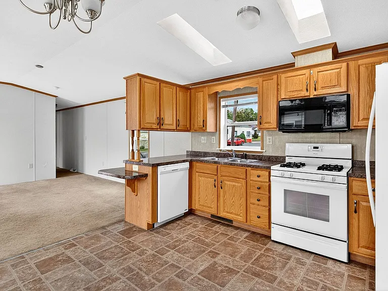 15 W Redwood Ave — Photo 11