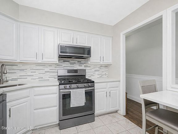 5th image of 137 E Figurea Ave