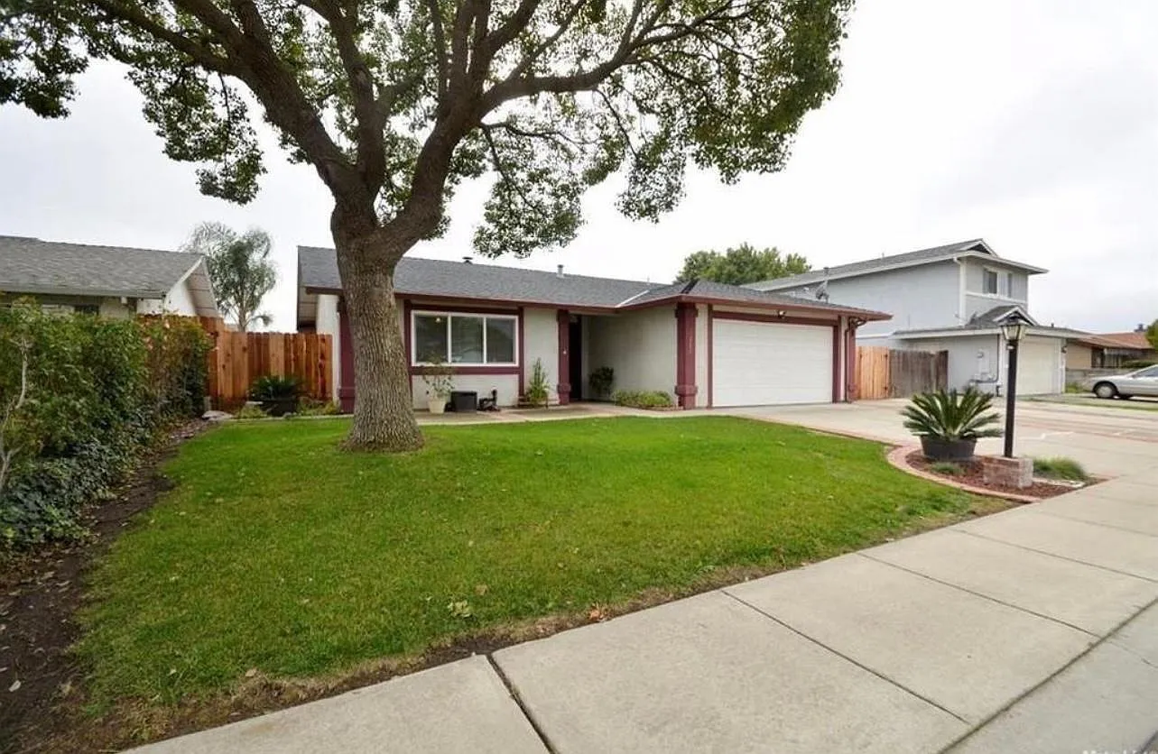 4 bed, 1537 sqft, $3,350 — Photo 2