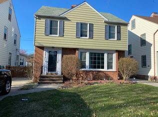 4473 Groveland Rd, University Heights, OH 44118