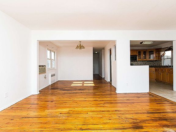 2nd image of 12-33 Bay Park Pl