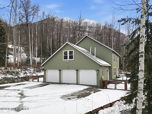 2nd image of 25840 Louinda Cir