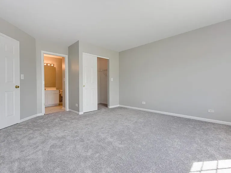 400 Cary Woods Cir — Photo 9