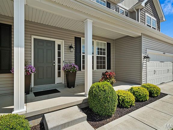 3rd image of 1489 Arlington Heights Way