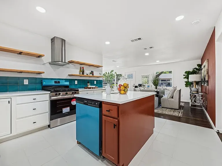 1809 Shepheard Dr — Photo 3