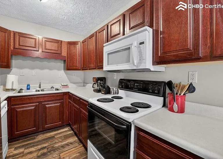 1332 W Andrew Johnson Hwy #9 — Photo 7