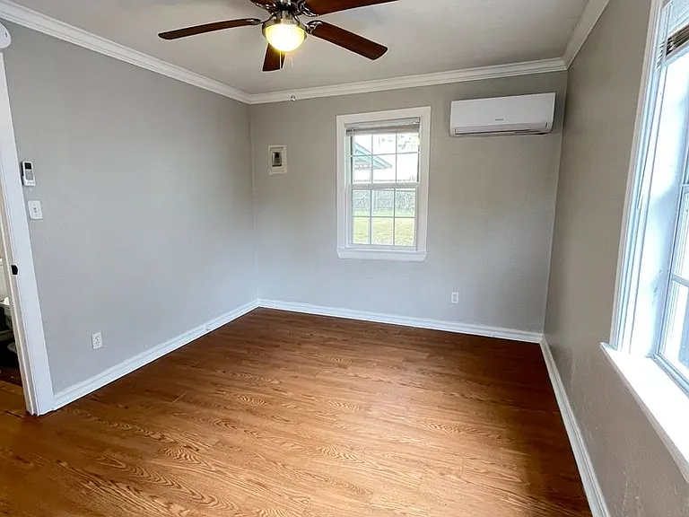 313 W Peach St — Photo 14