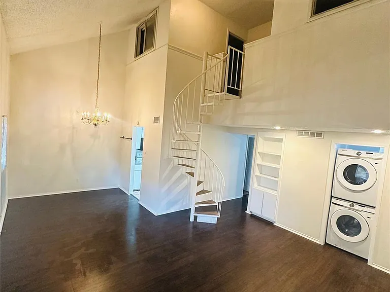 2401 Leon St #307 — Photo 3