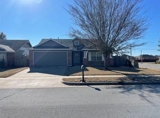 8660 E 160th Pl S, Bixby, OK 74008
