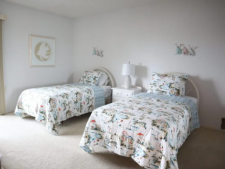 851 Bayway Blvd — Photo 3