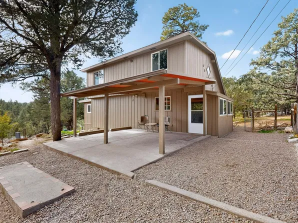 16 Thunderbird Ln, Tijeras, NM 87059