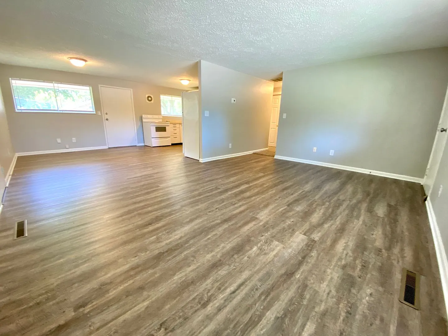 4417 Grayson — Photo 3