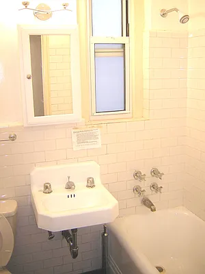 Rented by AWC Real Estate | media 9