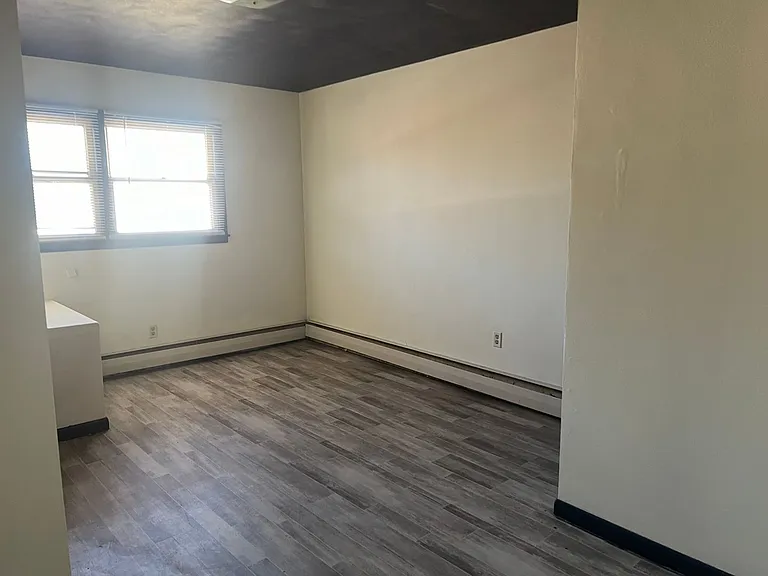 815 Charles St — Photo 3