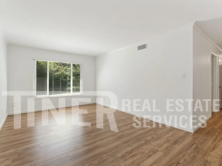 6000 Coyle Ave — Photo 3