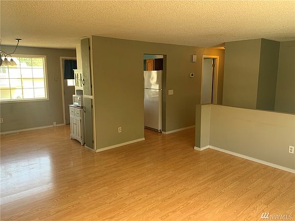 5th image of 433 NE Cadco Ave