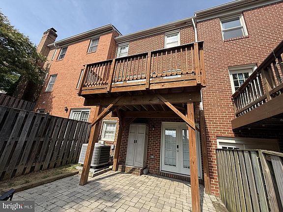 5th image of 2035 S Glebe Rd