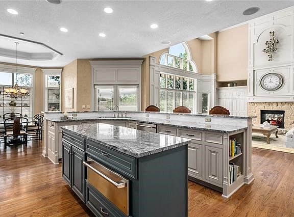 5th image of 1416 Woodbury Ln