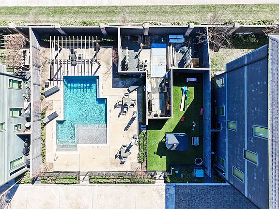 3rd image of 1806 Colonel Forbins St