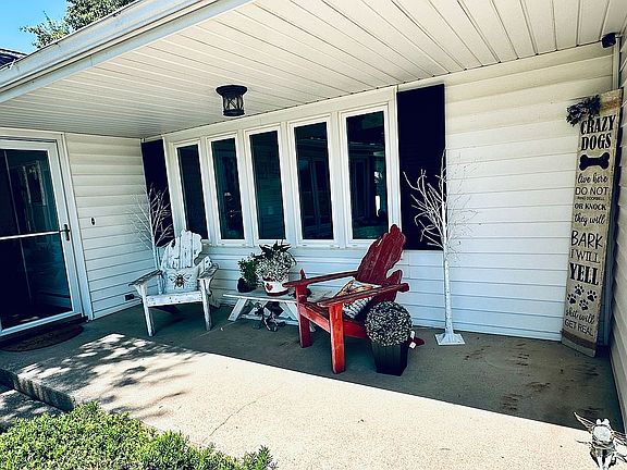 2nd image of 160 Bishop Ave