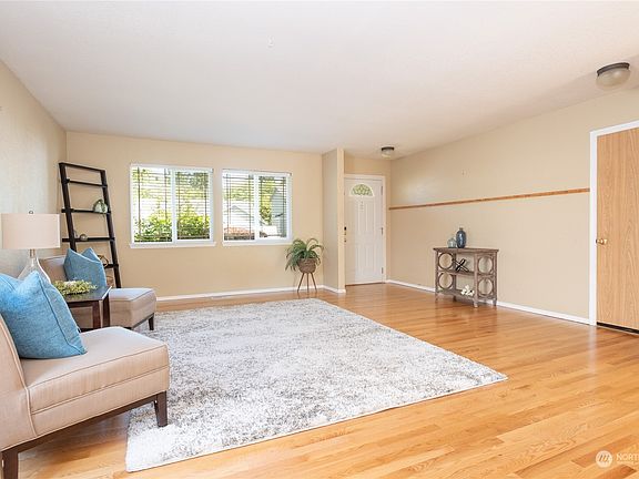 5th image of 1613 Quasar Way NE