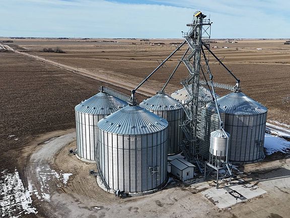 3rd image of W 9th Road & South Rd #M