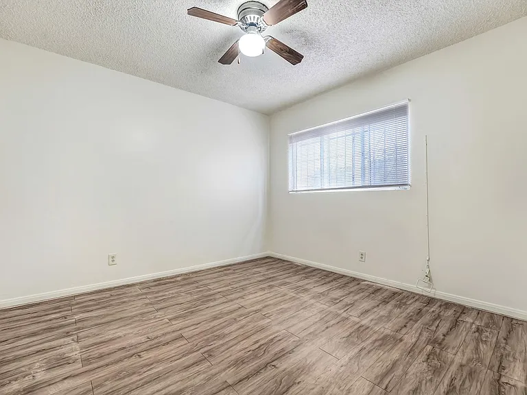 8451 S Normandie Ave — Photo 3