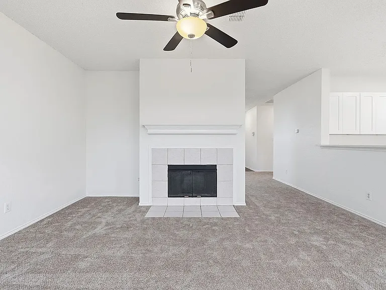 725 Parkford Ln — Photo 11