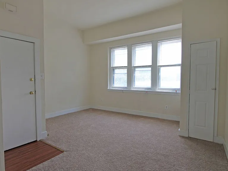 100 E Price St — Photo 14