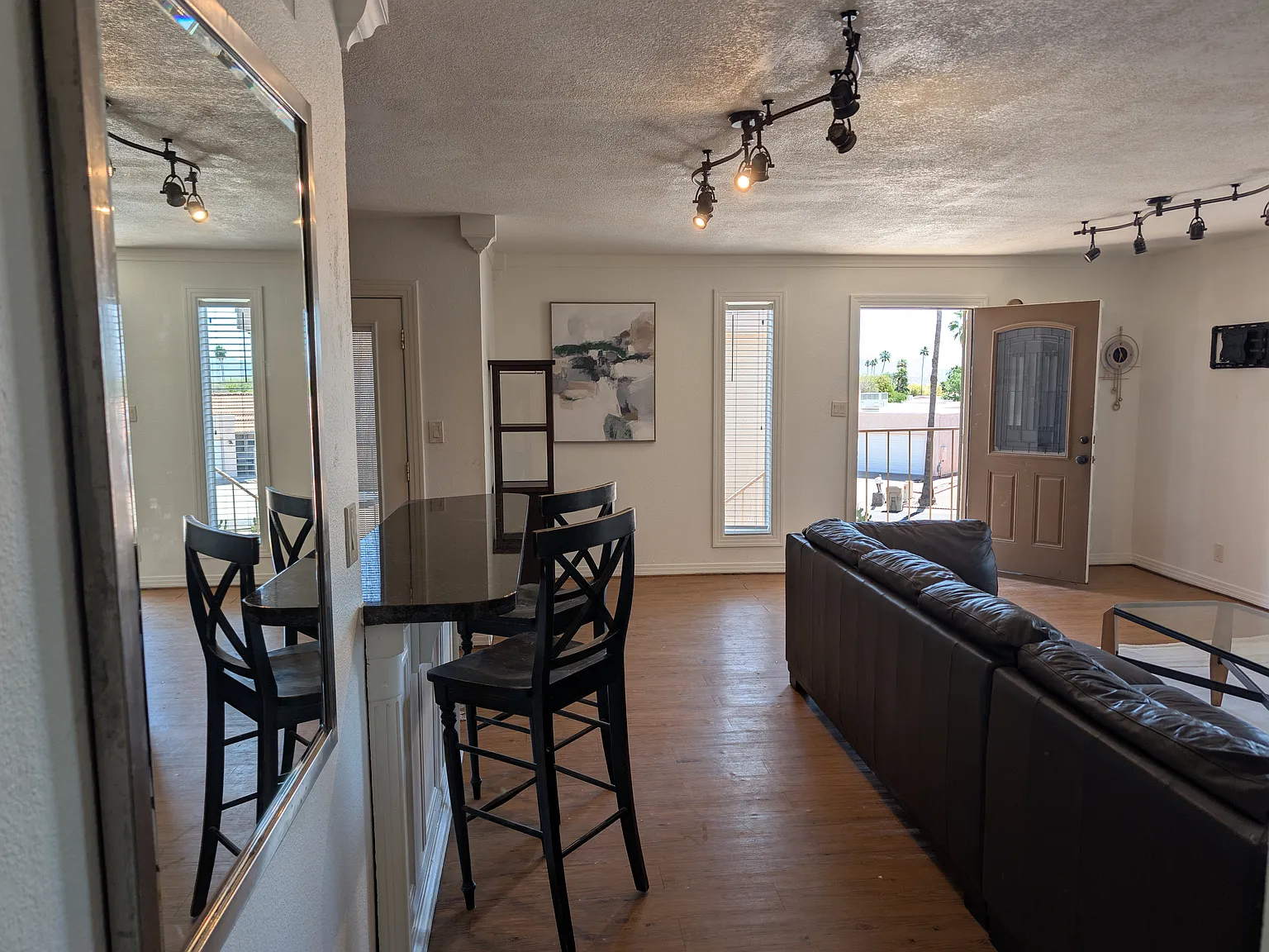 2 bed, 1026 sqft, $1,575 — Photo 2