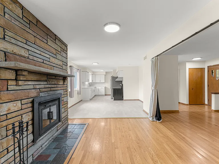20325 Westview Dr — Photo 32