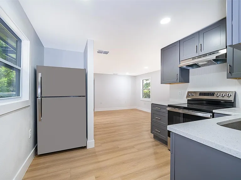 613 Citrus St — Photo 14