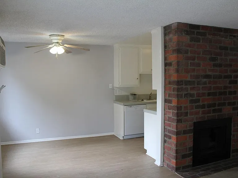 Lido Apartments - 3671 Midvale Ave — Photo 14