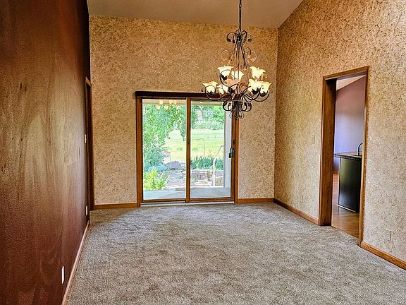 5th image of 447 W Fairway Dr