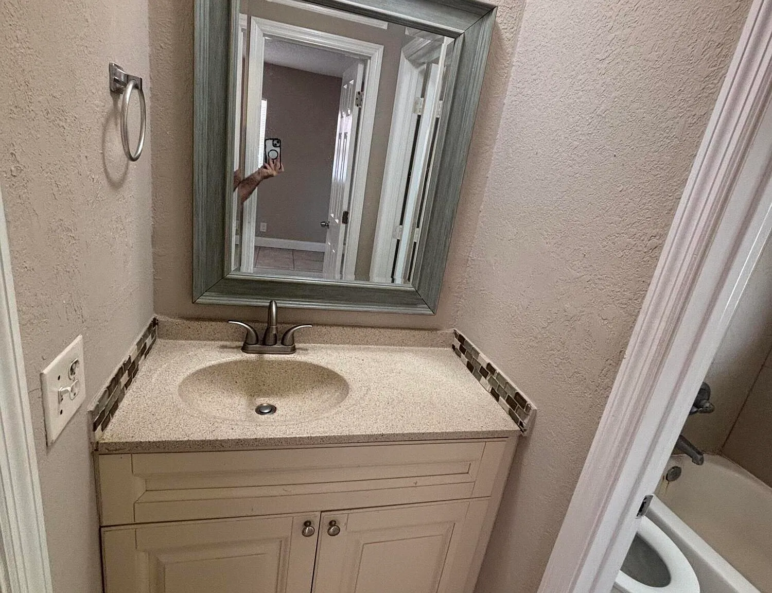 1 bed, 1.0 bath, 10323 sqft, $1,600 — Photo 3