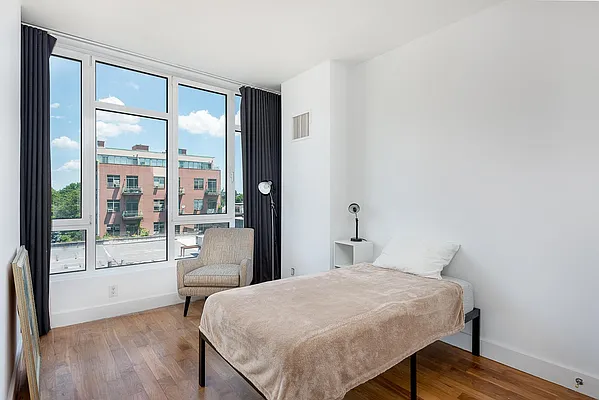 Rented by Century 21 Metropolitan | media 4