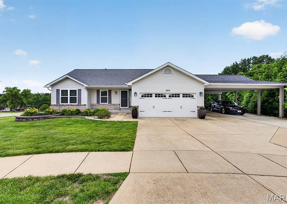 1st image of 400 Lexington Ct